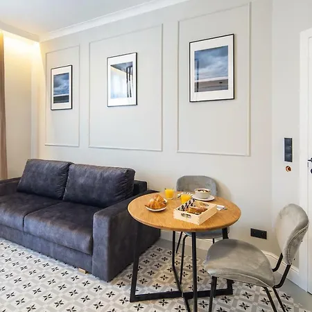 Przy Monte Cassino Apartment *
